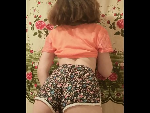 ❤️ סעקסי יונג באַבע סטריפּינג אַוועק איר קורצע הייזלעך אויף אַפּאַראַט פּאָרנאָ ביי אונדז